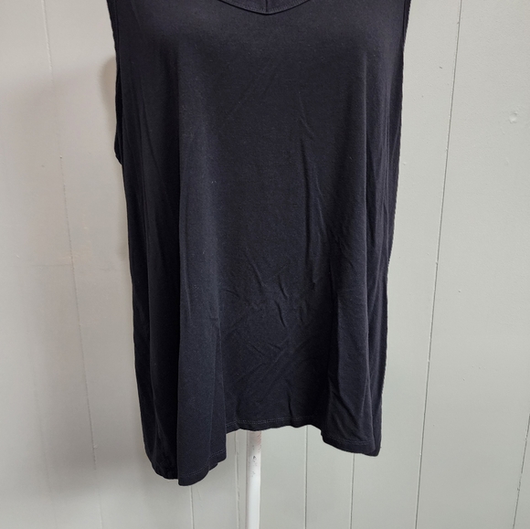 Old Navy Black V Neck Tank Top - Picture 3 of 9